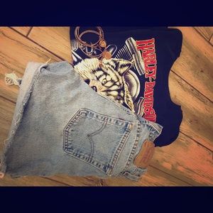 Levi’s 550 high waisted daisy dukes
